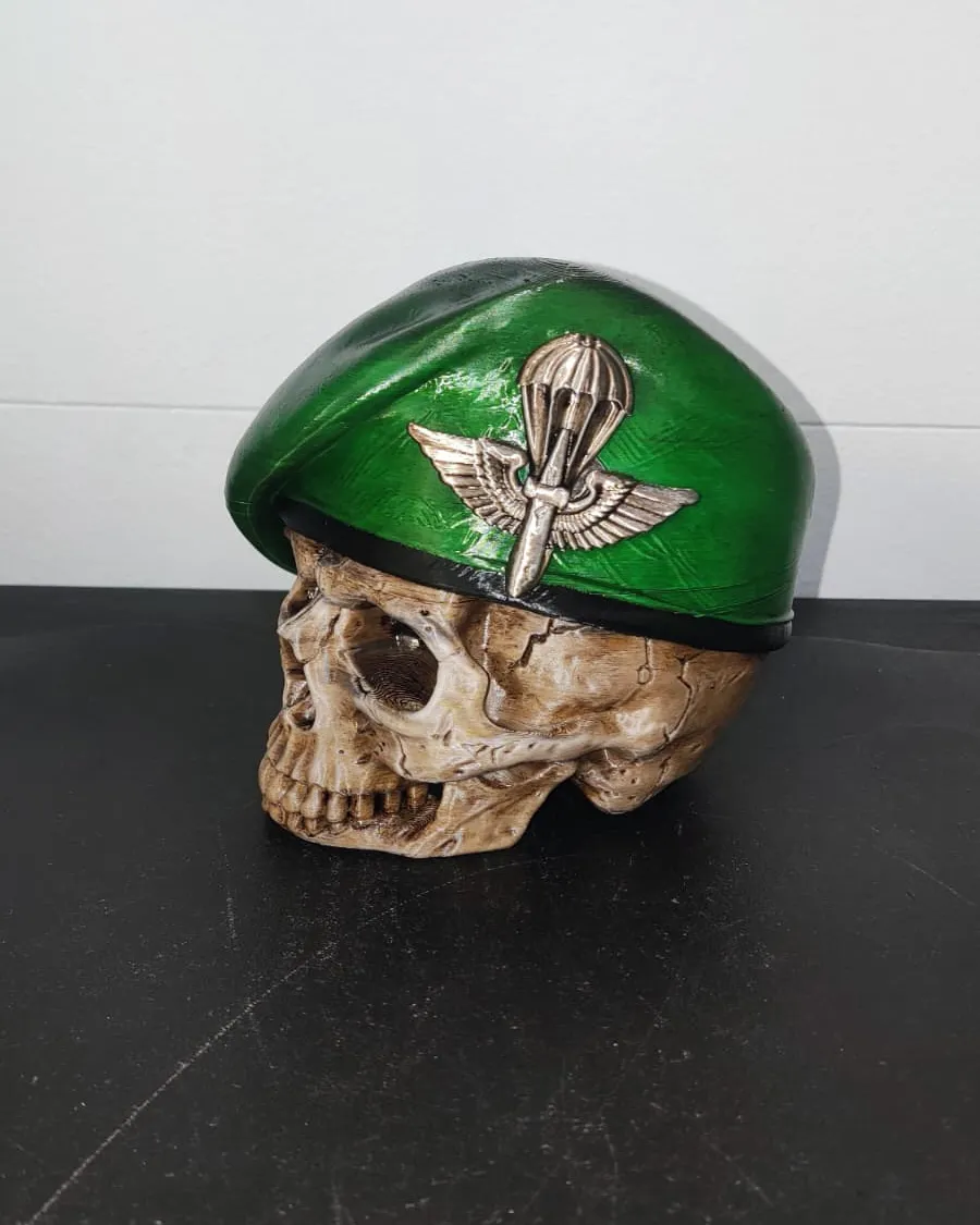 Calavera con boina verde, impreso en 3D por iPrintex — foto 1 de 8