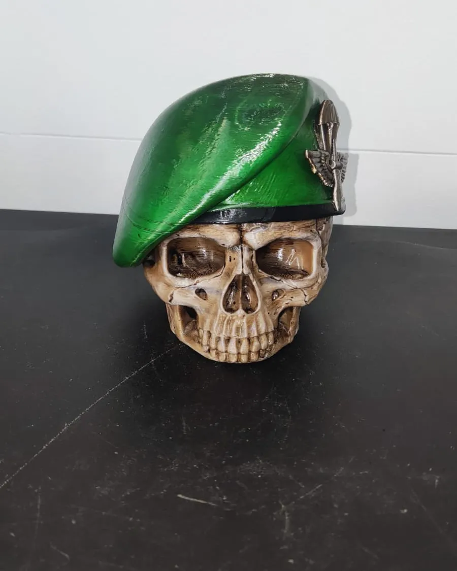 Calavera con boina verde, impreso en 3D por iPrintex — foto 4 de 8